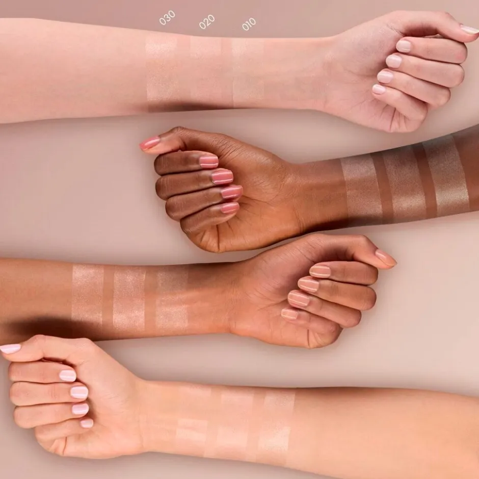 Catrice All Over Glow Tint 010 Beaming Diamond Foundation< Highlighter