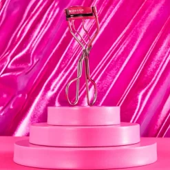 01 All The Way Up Lash Curler|Essence Best