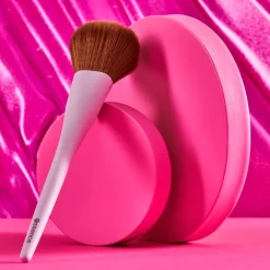 01 Powdered Perfection Powder Brush|Essence Hot